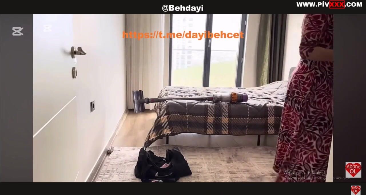 Türbanlı gelin ev temizlerken dom gibi çömeldi! İfşa Videoları